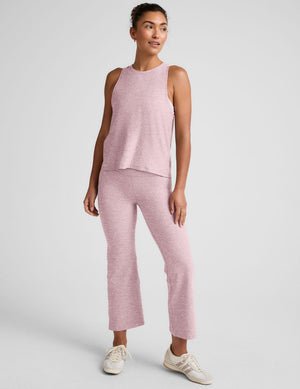 pink scoop neck loose-fitting tank top.