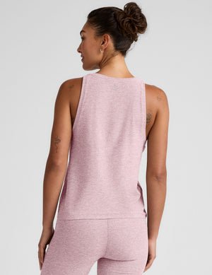 pink scoop neck loose-fitting tank top.