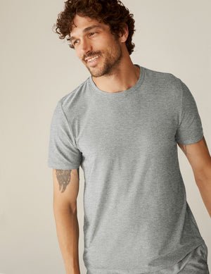 gray men's short sleeve shirt.