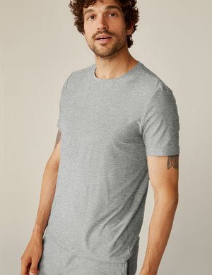 gray men's short sleeve shirt.