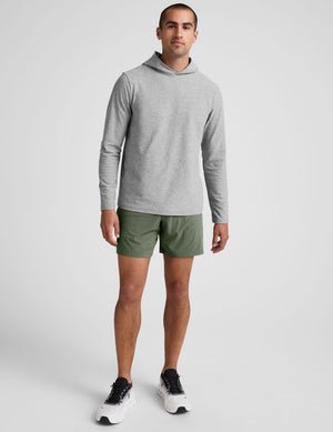gray men's hooded pullover.